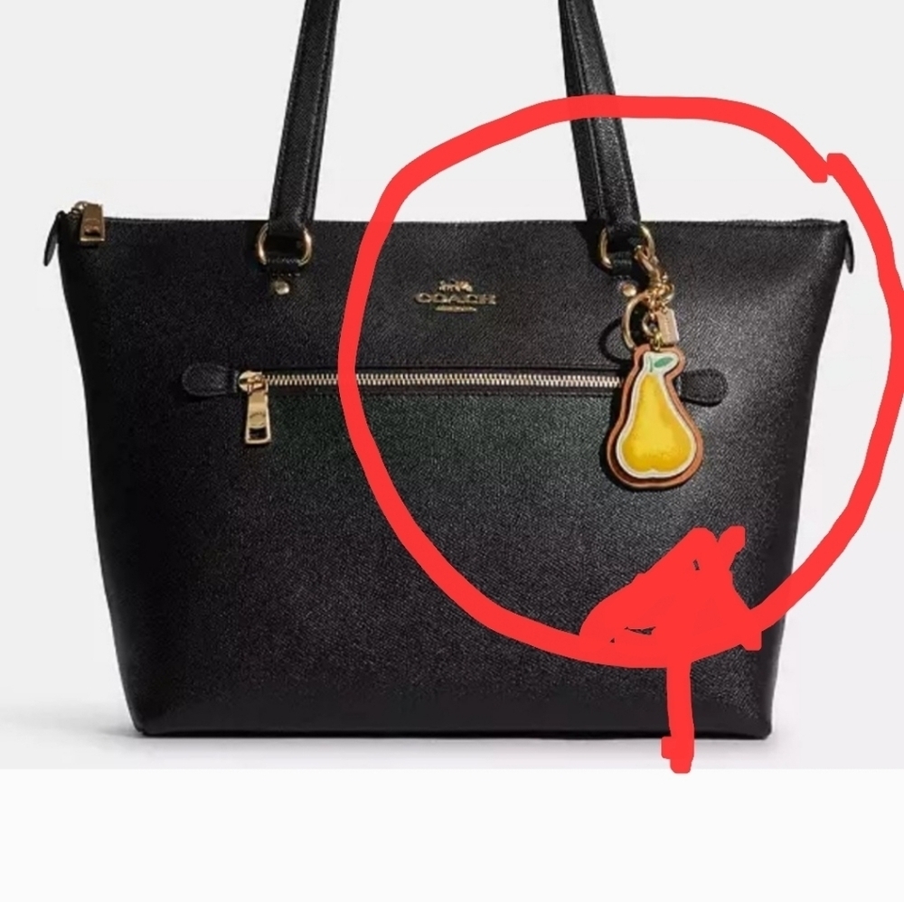 💛🔹️Coach🔹️ Pear Bag Charm In Signature Canvas Style ✨️🍐 - Picture 3 of 3